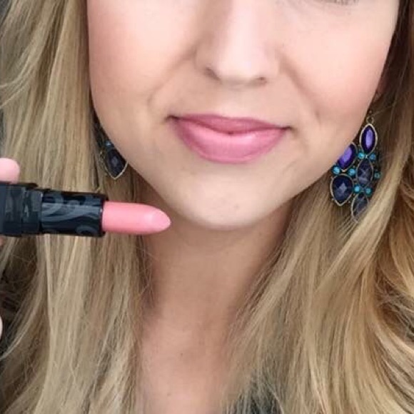 younique lipstick